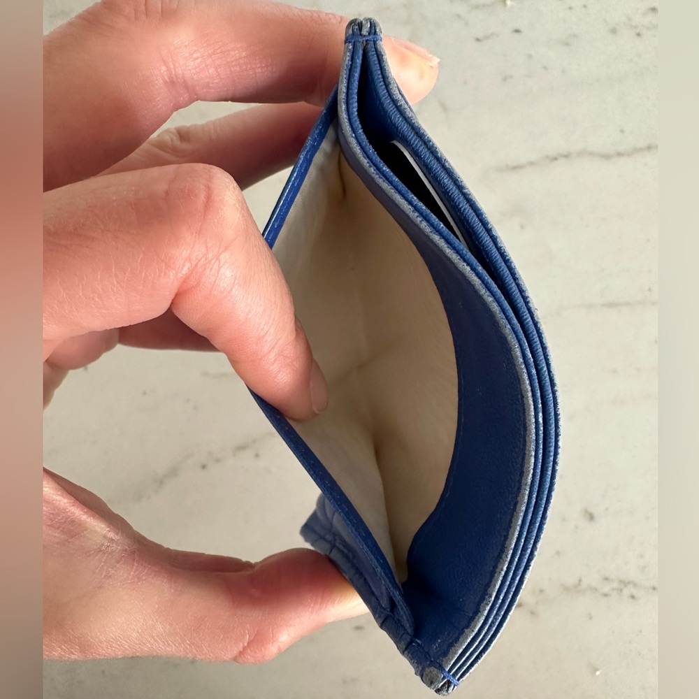 Vintage CHANEL cardholder in blue lambskin - Picture 5 of 15